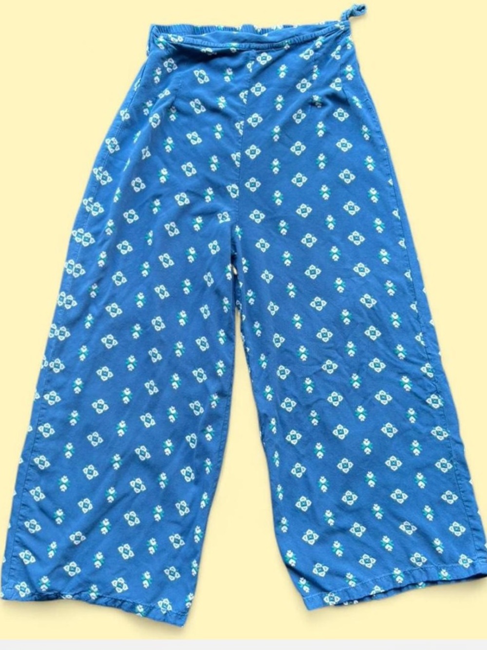 ✨ Zudio blue floral
print wide leg pants with tie waist Size XS:✨